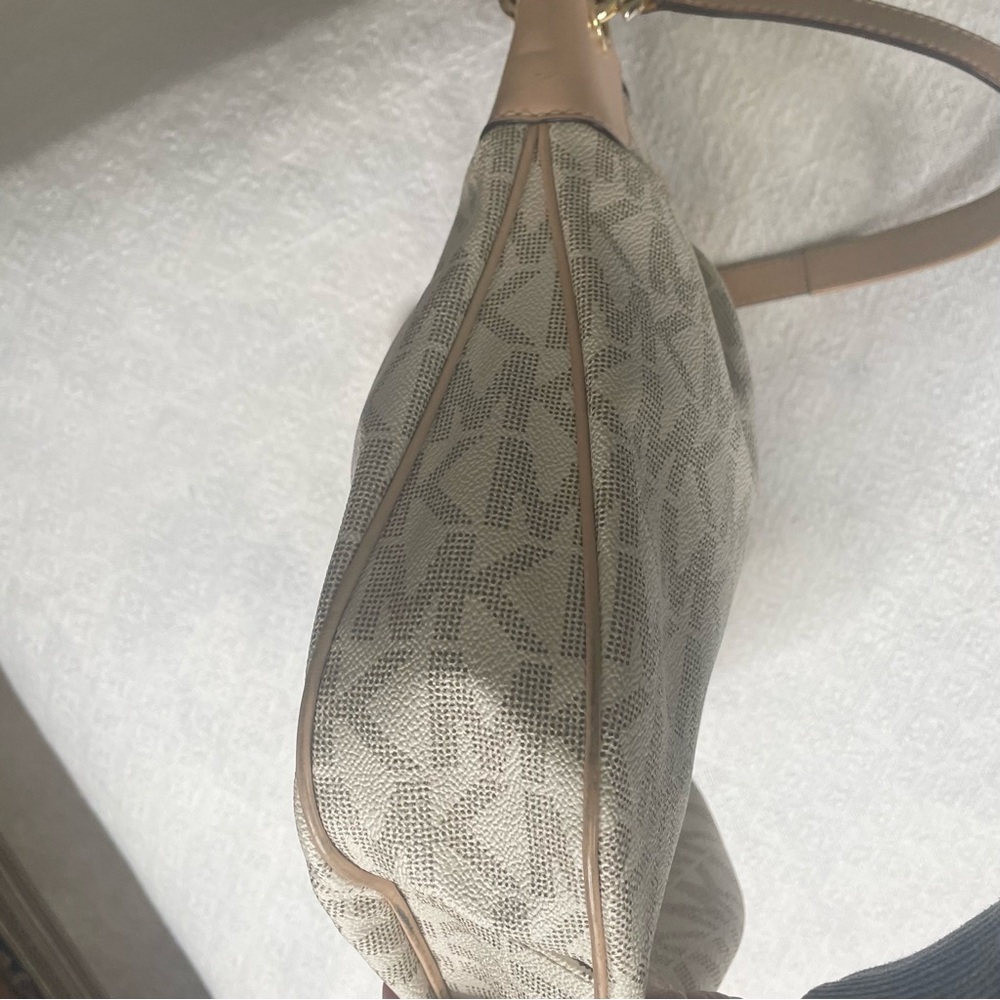Michael‎ Kors Beige and Cream Women's Shoulder Bag~ Jet Set MK Logo - Picture 10 of 15